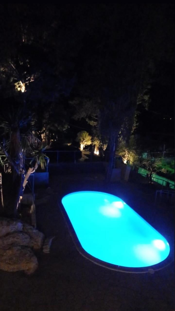 Seven Keys Luxury Suites Achílleion Dış mekan fotoğraf